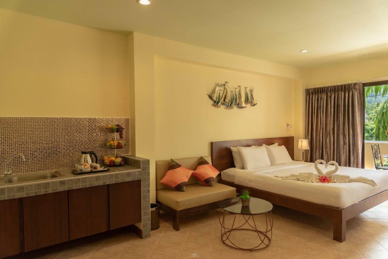Park 38 Hotel - Sha Plus Phuket Bagian luar foto