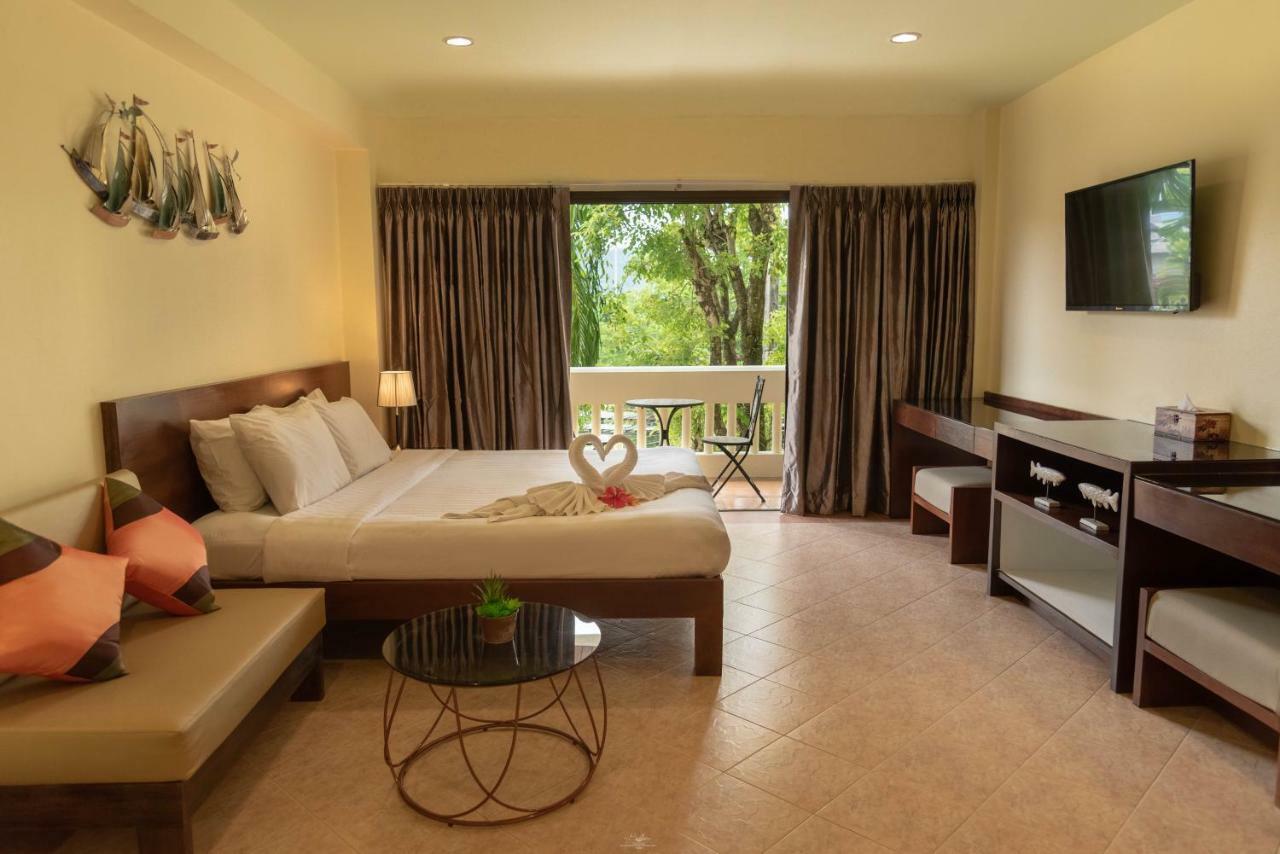 Park 38 Hotel - Sha Plus Phuket Bagian luar foto